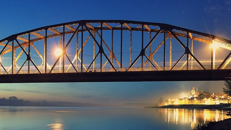 Most w Grudziądzu nocą