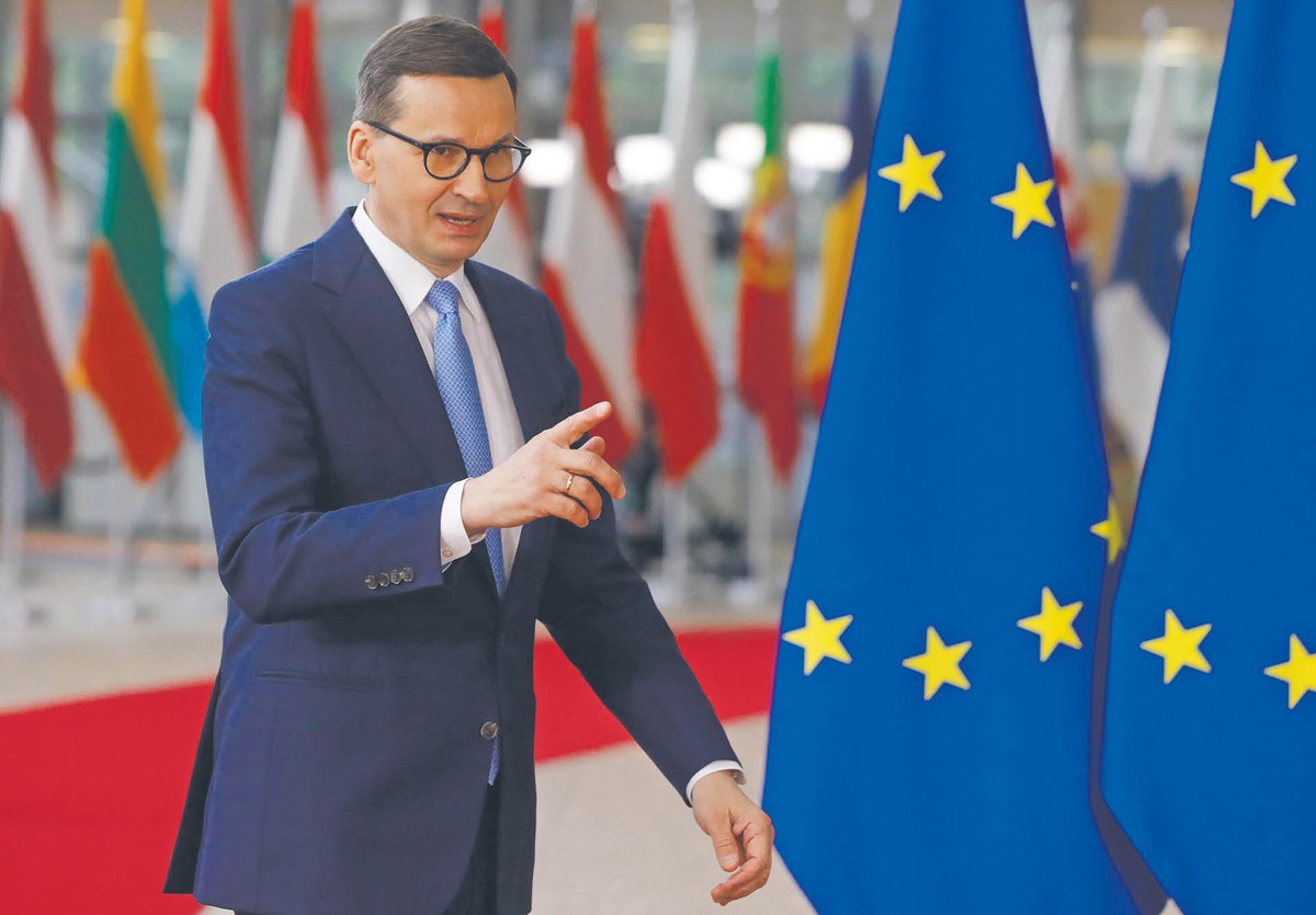 Polacy mimo wszelkich ustępstw chcą pieniędzy z KPO [SONDAŻ]