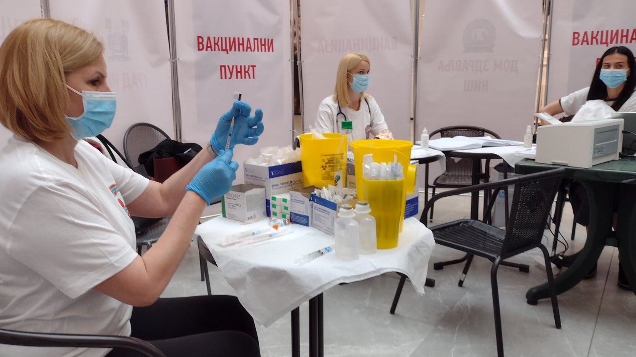 "Preti nam ponovo hiljade zaraženih dnevno, nema vremena za premišljanje": Sve se više priča o OBAVEZNOJ VAKCINACIJI, šta o tome kaže zakon - Vimarsana News