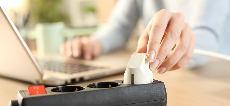 Tych urządzeń lepiej nie podłączaj do przedłużacza i listew elektrycznych. Może to się skończyć pożarem [LISTA]