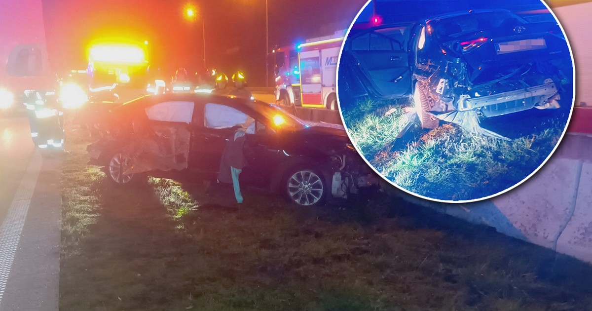 Auto roztrzaskane na autostradzie w Romanowie. Kierowca zniknął. "Jest wiele niewiadomych"