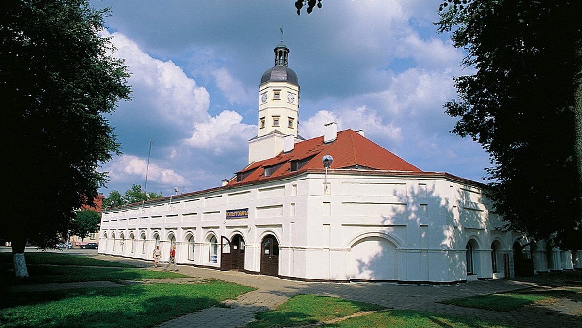 Nieśwież został kulturalną stolicą Białorusi 2012 roku. Uroczysta ceremonia przekazania mu tej godności odbyła się w Homlu, który szczycił się tym tytułem w 2011 roku - poinformowała w niedzielę agencja BiełTA.