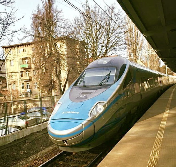Używany w naszym kraju pociąg Pendolino  to seria włoskich elektryczny zespołów trakcyjnych.