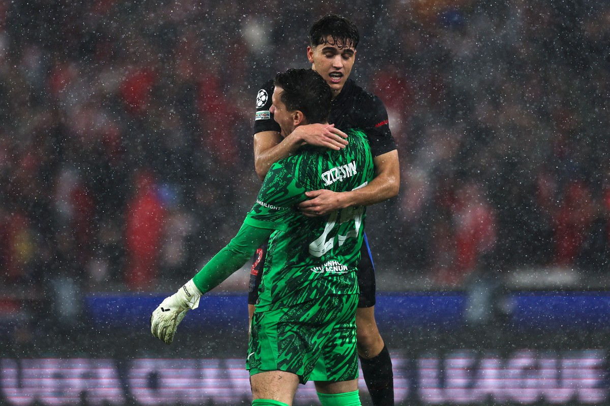 Wojciech Szczęsny (w zielonym stroju)