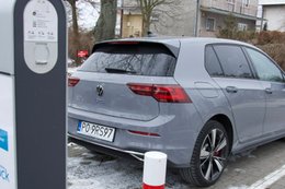 Jak to jest z oszczędnością hybrydy plug-in? Testujemy Golfa GTE pięć razy na tej samej trasie w różnych warunkach