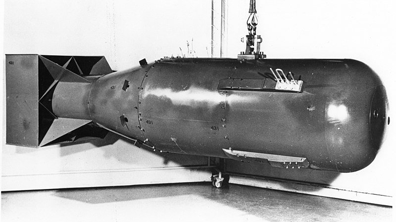 Kopia bomby "Little Boy" zrzuconej na Hiroszimę (domena publiczna)