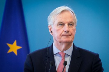 Megműtötték a francia miniszterelnököt egy nyaki elváltozás miatt