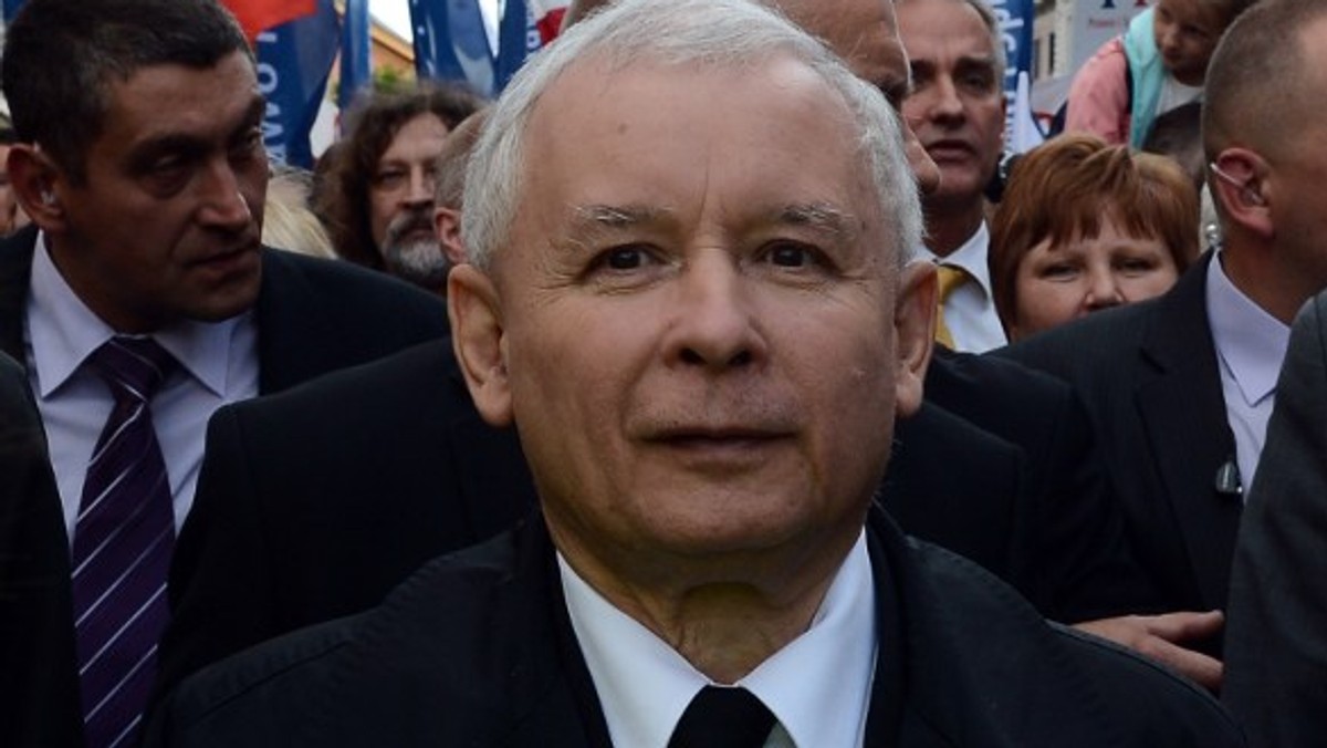 Jarosław Kaczyński kończy pisać książkę, która ma być wydana wczesną wiosną - dowiedziała się PAP od współpracowników prezesa PiS. Opisze w niej swój pogląd na III Rzeczpospolitą i zmiany, jakie dokonały się w Polsce po 1989 r. Przedstawi też swój pomysł na rządzenie.