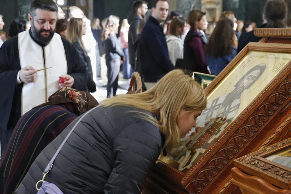 Celivanje ikone u Hramu Svetog Save