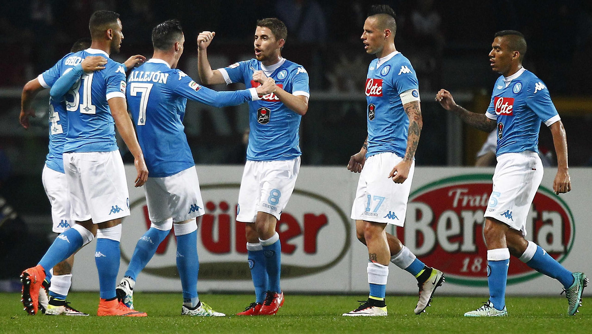 SSC Napoli ma szansę przejść do historii i zostać pierwszym klubem od czasu powstania Ligi Mistrzów, który zakwalifikuje się do kolejnej fazy rozgrywek po zaledwie trzech spotkaniach grupowych. By tego dokonać podopieczni Maurizio Sarriego muszą pokonać w środę Besiktas, a Dynamo Kijów zremisować z Benficą Lizbona.