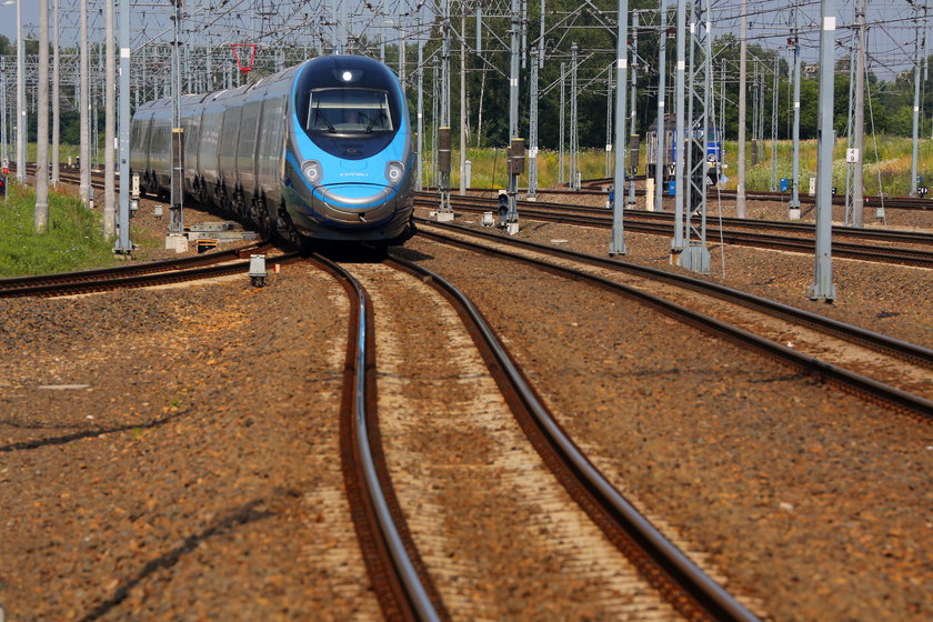 Pendolino jedzie przez Łódź