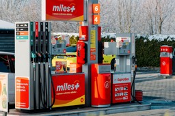 ile będzie kosztować litr benzyny po atakach na bliskim wschodzie? eksperci podają konkretną kwotę