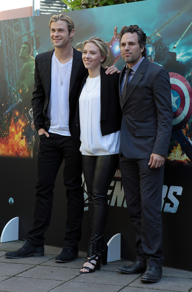 Chris Hemsworth, Scarlett Johansson i Mark Ruffalo na premierze "The Avengers"