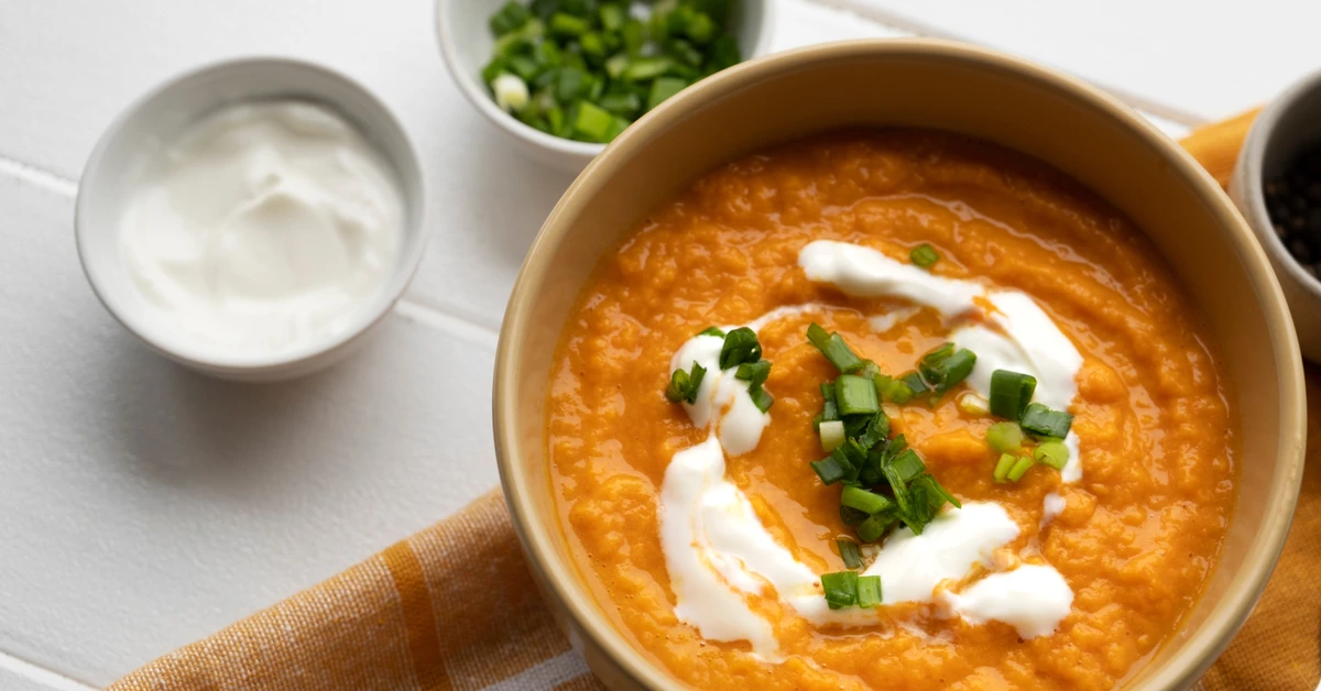 Krem z dyni zbyt rzadki? Zapomnij o mące. Ten jeden składnik uratuje twoją zupę