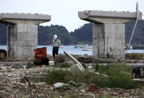 Most uszkodzony przez trzęsienie ziemi i tsunami w mieście Minamisanriku w Japonii. Zdjęcie z 10 września 2011 roku.