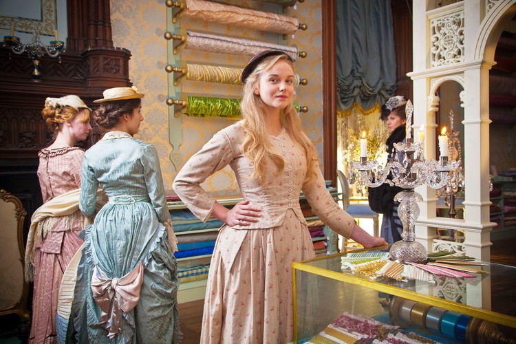 Joanna Vanderham w serialu 'Wszystko dla pań'