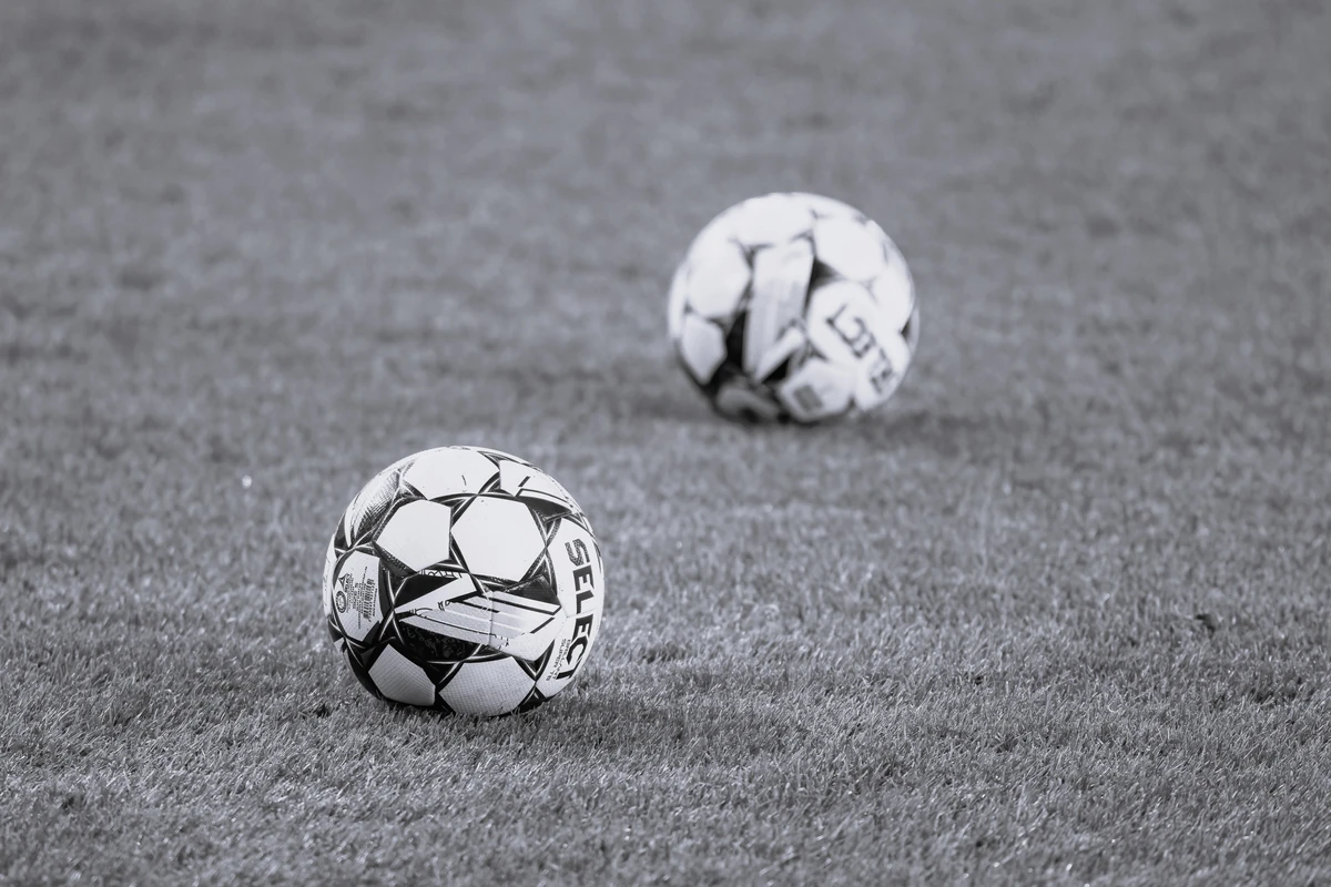 Tragedia przed meczem. 22-letni piłkarza zasłabł na rozgrzewce i zmarł w szpitalu