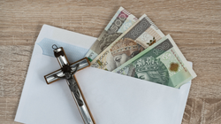 Rekordowe datki na kościół z kopert. Ksiądz ujawnił, ile zebrano podczas kolędy