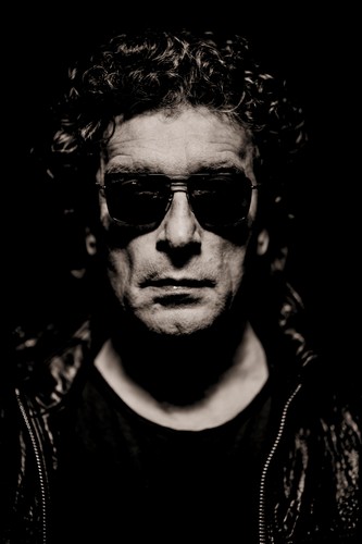 Janusz Panasewicz na zdjęciach z najnowszej sesji