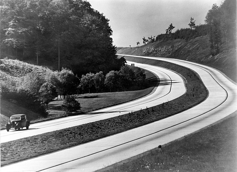 Adolf Hitler jako pionier autostrad. To tylko mit propagandowy