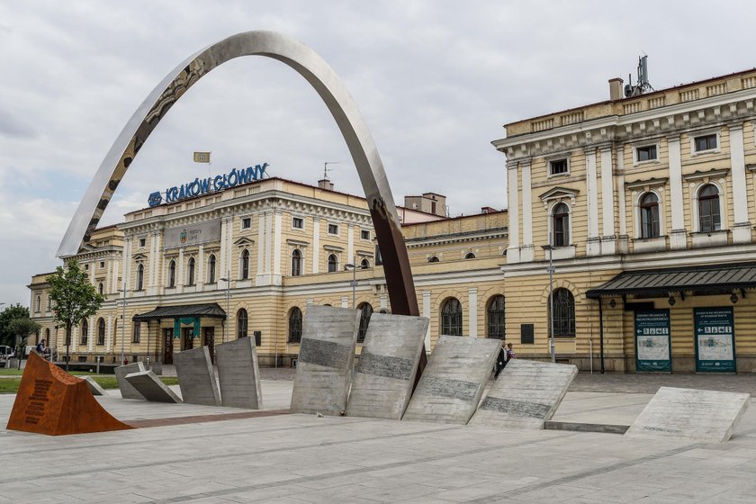 Pomnik na placu Jeziorańskiego