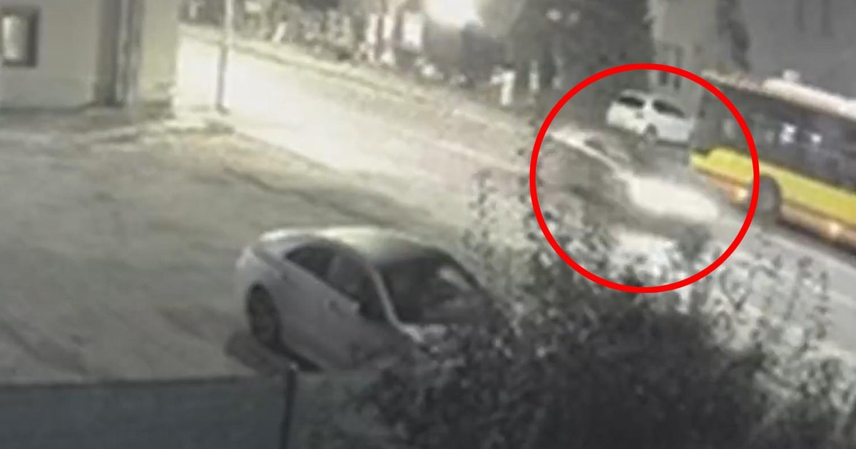 Ciemne auto siało nocą postrach na ulicach Wrocławia. Zobacz film