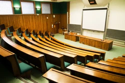 Komornicy zajmą się studentami. Uczelnie sprzedają długi żaków
