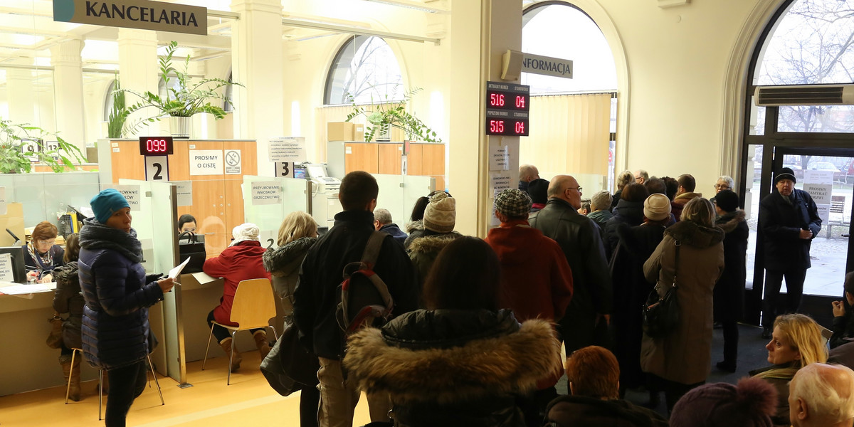 Gigantyczne kolejki w Stołecznym Centrum Osób Niepełnosprawnych