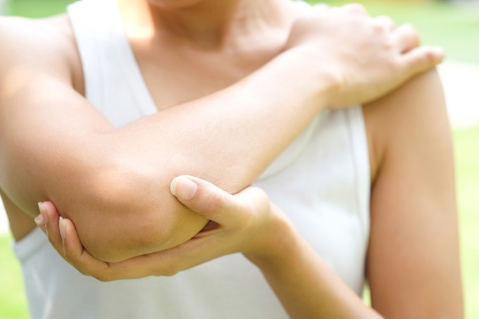 Teniszkönyök: mitől alakul ki, és mit tehetünk ellene?