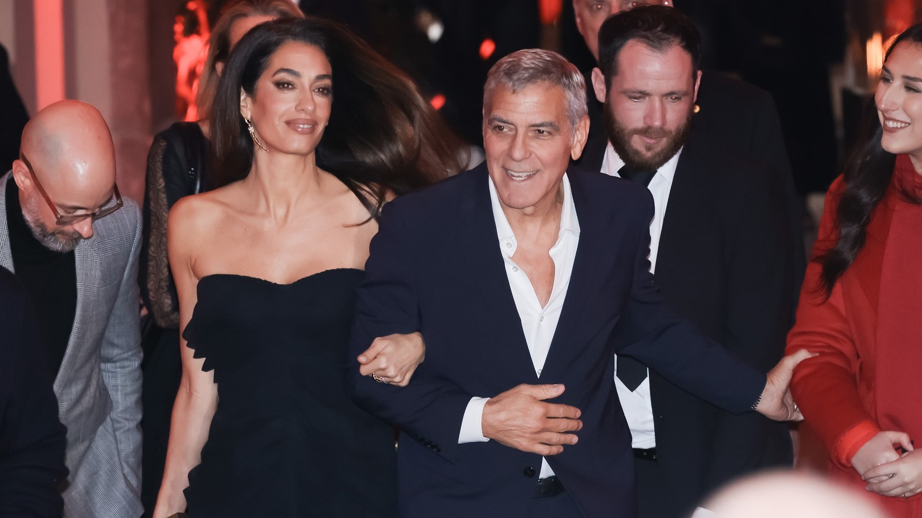 Aj po viac ako 12-tich rokoch je ich láska rovnako silná: George Clooney a Amal patria k ukážkovým párom Hollywoodu