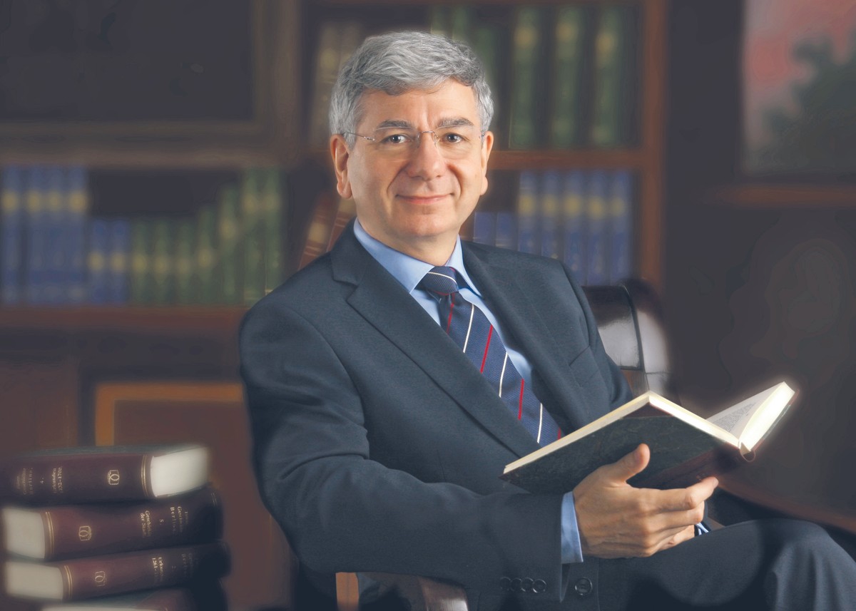 Maciej Bobrowicz radca prawny, mediator gospodarczy i sądowy, prezes KRRP w latach 2007–2013