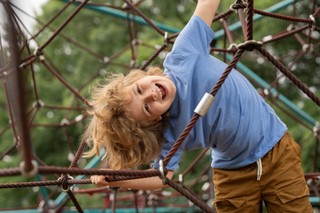 Chcesz, by Twoje dziecko było bezpieczne na kolonii lub obozie? Sprawdź organizatora w bazie MEN
