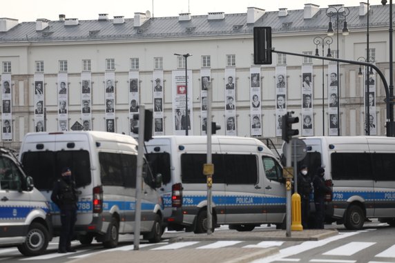 Policja ochrania obchody rocznicy 10 IV