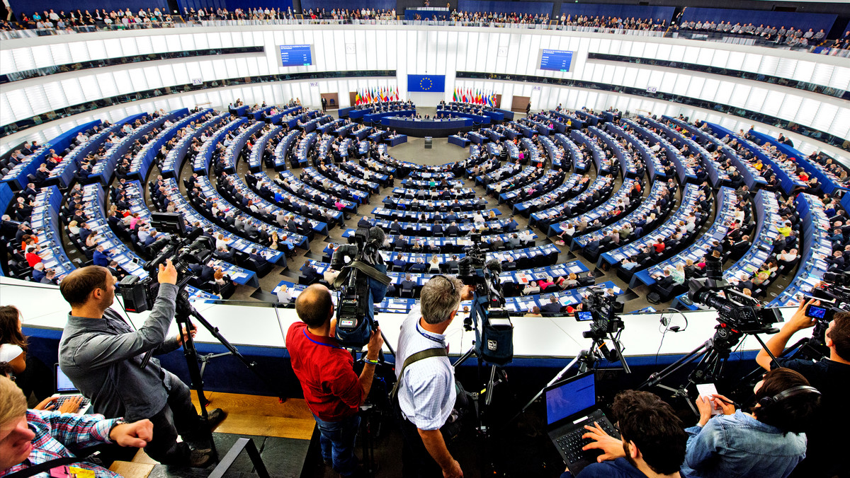 Prawo i Sprawiedliwość od początku roku sondowało możliwość przystąpienia w nowej kadencji Parlamentu Europejskiego do największej grupy politycznej - Europejskiej Partii Ludowej. Ostatecznie na przeszkodzie stanęła kwestia praworządności. Partia Jarosława Kaczyńskiego przygotowuje jednak alternatywę, która może uderzyć w samą EPL.