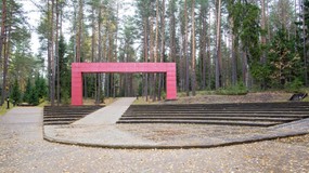 Rosja uszkodziła pomniki w Katyniu