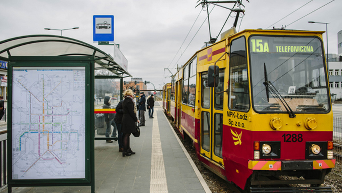 W łódzkim MPK w końcu może dojść do zmiany, której oczekują sami pasażerowie. W sytuacji, gdy automat biletowy w pojeździe nie będzie działać, kontroler nie będzie miał prawa ukarać pasażera mandatem. Projekt takiej uchwały przygotował jeden z radnych PO.