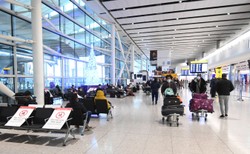 Chaos na londyńskim lotnisku. Setki osób chcą zdążyć przed zakazem lotów