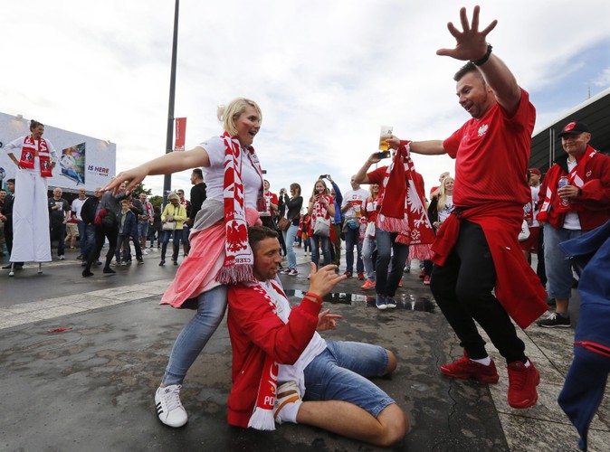 Tak polscy kibice wspierali kadrę Nawałki na Stade de France. Brawo Wy!