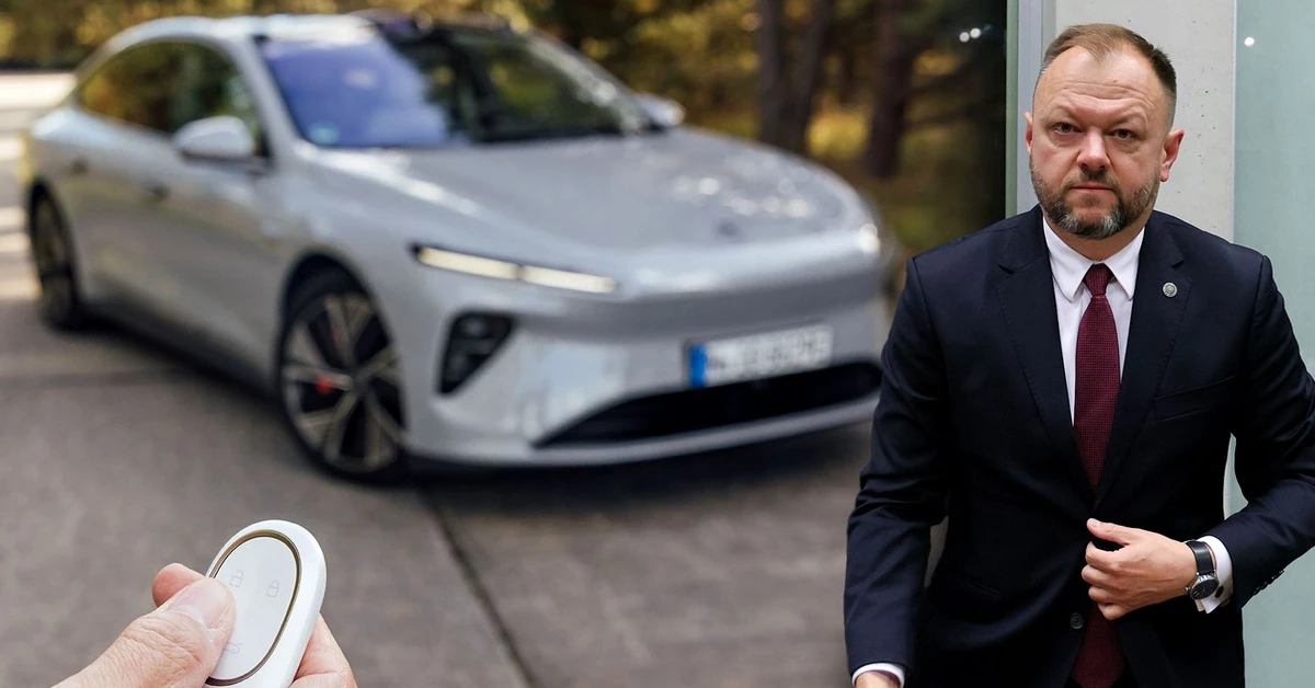 Chińskie auta hitem w Polsce. Gen. Materka ostrzega przed "czerwonym guzikiem"