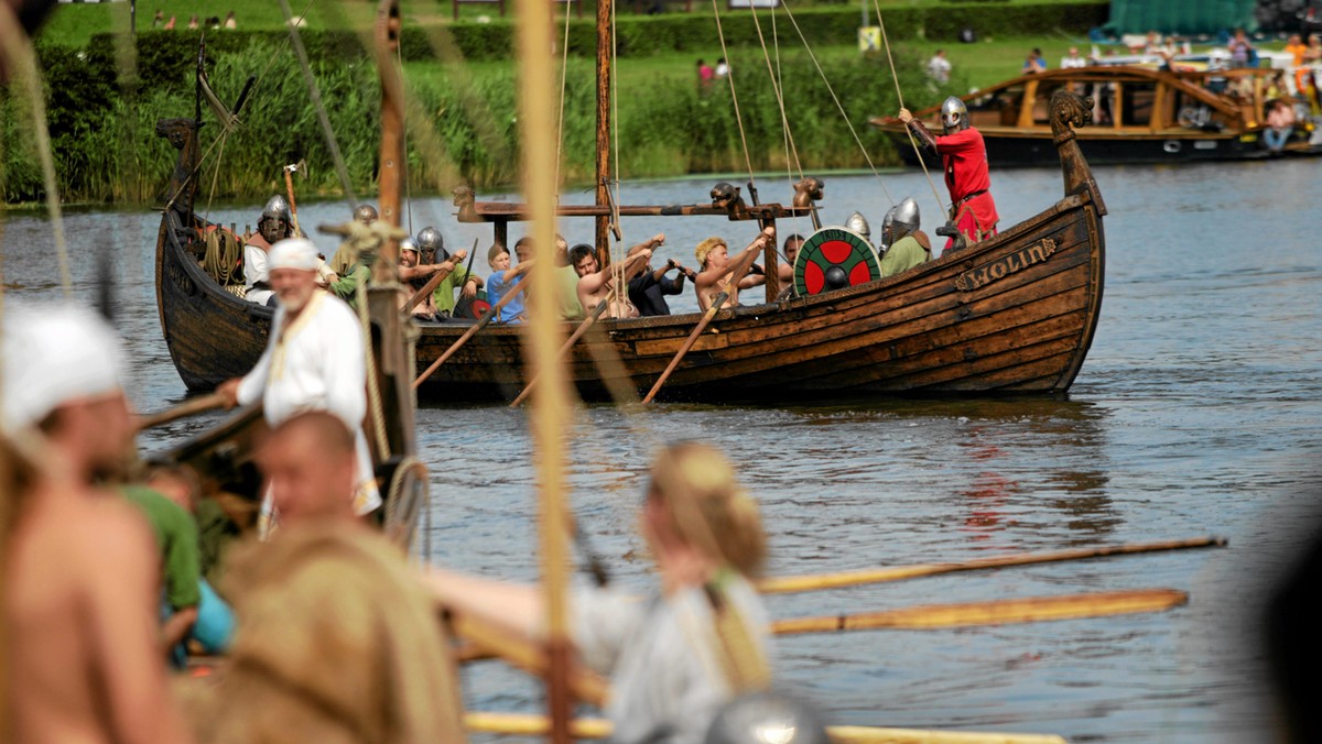 Elbląscy miłośnicy historii Wikingów budują replikę wiosłowo-żaglowej łodzi z XI wieku. Pomysłodawcy ze Stowarzyszenia Elbląg Europa liczą, że możliwość popłynięcia taką jednostką stanie się w sezonie atrakcją turystyczną miasta.