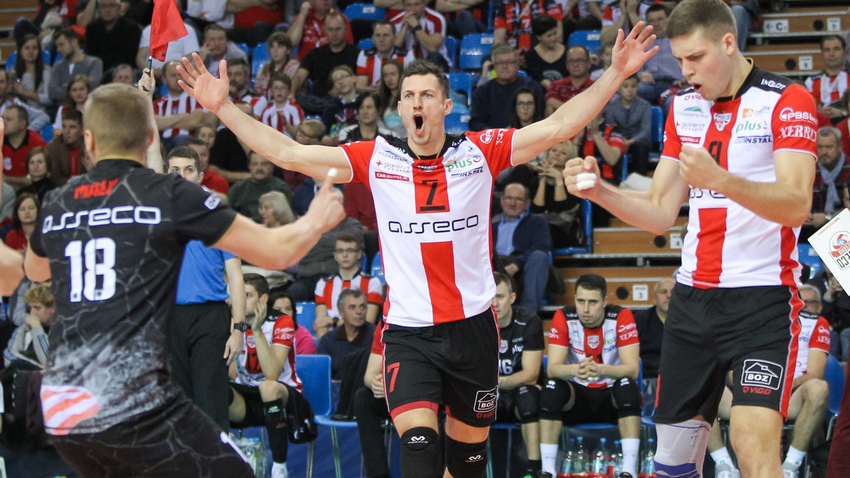 Asseco Resovia Rzeszów przełamała złą passę w PlusLidze i w sobotę ograła we włansej hali Indykpol AZS Olsztyn 3:2 (22:25, 17:25, 25:17, 25:12, 15:10). - Dobrze, że podnieśliśmy się i pokazaliśmy, że możemy walczyć i oby tak było dalej. Z taką agresją, motywacją myślę, że przed nami jeszcze dużo pozytywnych emocji - powiedział kapitan mistrzów Polski, Olieg Achrem.