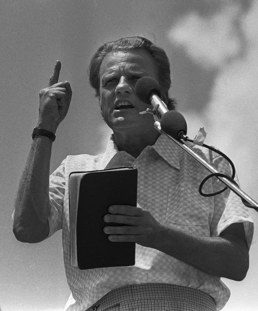 Grejem drži govor u junu 1972. u Dalasu, Teksas