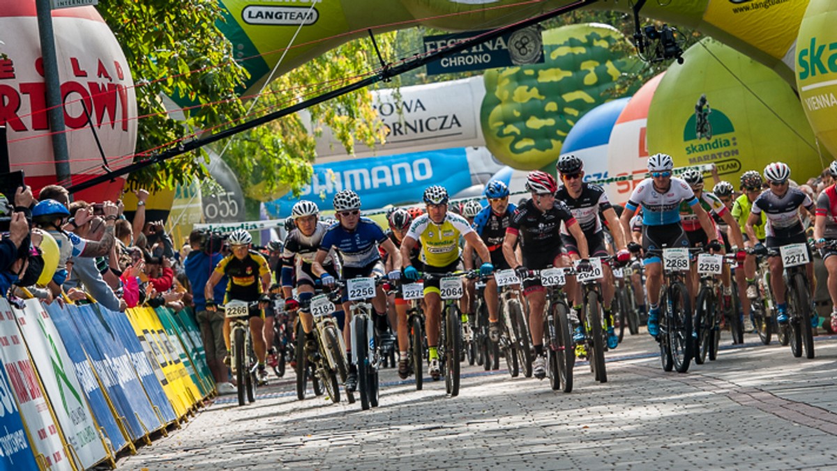 Kolarz z grupy Euro Bike Kaczmarek Electric Team Mariusz Gil wygrał maraton rowerowy Vienna Life Lang Team w Warszawie. Na bardzo szybkiej trasie zwycięzca dystansu grand fondo (86 km) osiągnął średnią prędkość 35 km/h. Wśród pań najlepsza okazała się Zuzanna Madaj, również z zespołu Euro Bike. W sumie na starcie w Wilanowie pojawiło się blisko 800 uczestników.