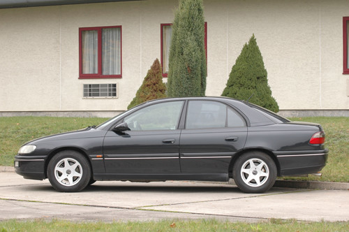 Opel Omega 2.0i - Prestiż poza zasięgiem