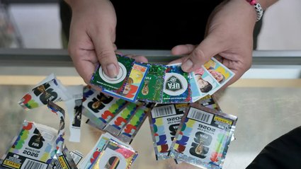 Bilety na mistrzostwa świata to nie jedyny wydatek dla kibiców. Niektórzy wydają setki dolarów, by wrócić do dziecięcej pasji
