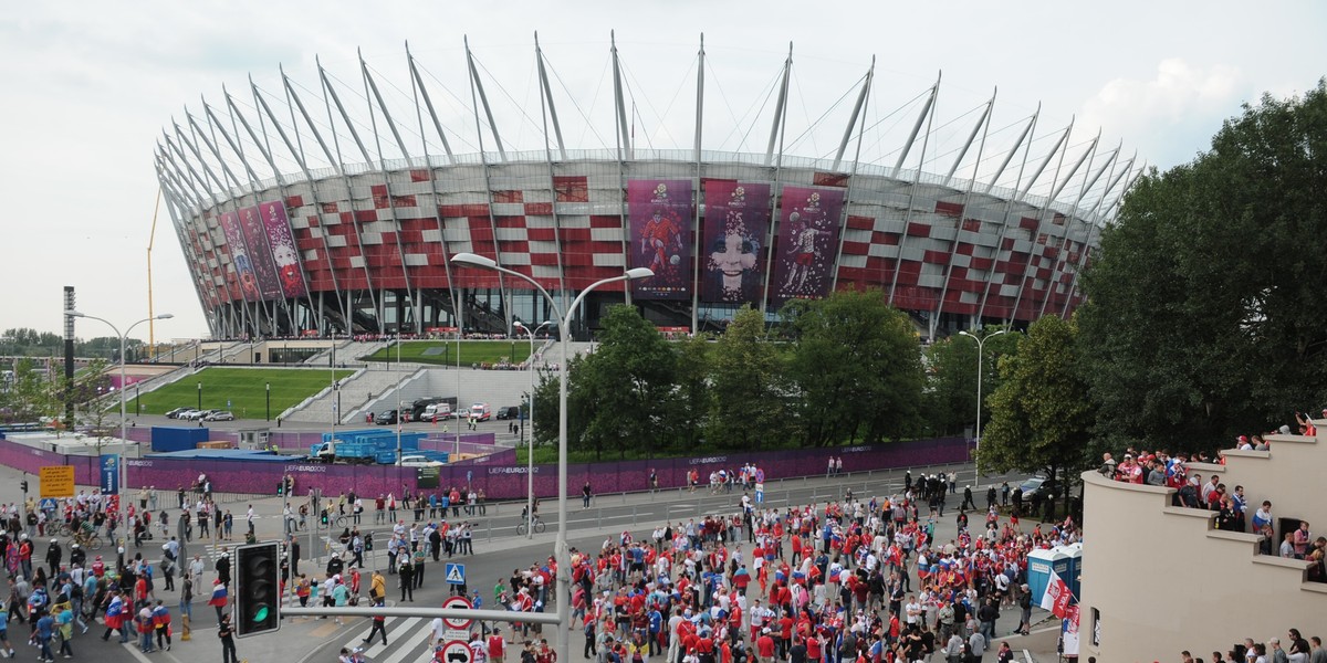 Przemarsz rosyjskich kibiców na Stadion Narodowy