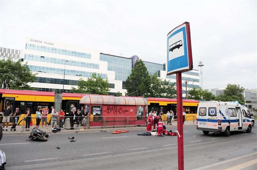 Tragiczny wypadek przed Galerią Mokotów. Drastyczne ZDJĘCIA