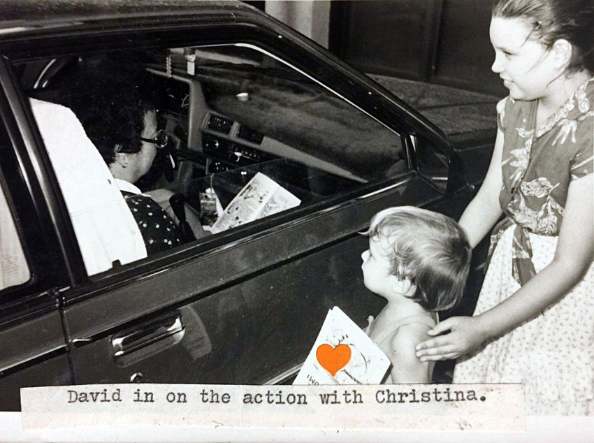 Kristina Bebin prosi sa bratom