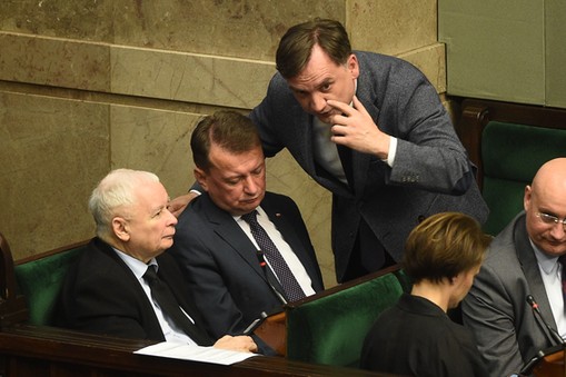 Jarosław Kaczyński, Mariusz Błaszczak i Zbigniew Ziobro w Sejmie.