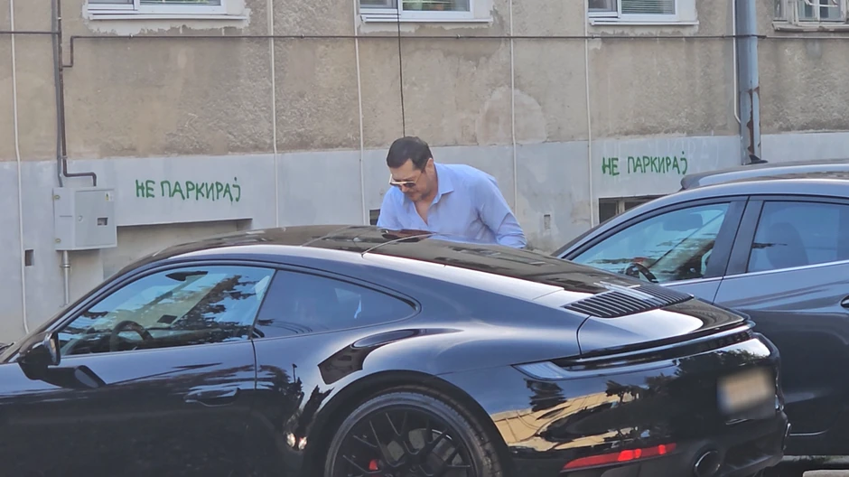 Pejović u automobilu